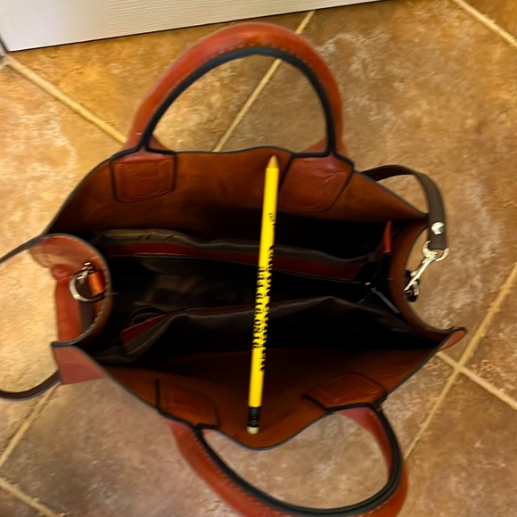 BRAND NEW, RICH, CARAMEL COLORED SHOULDER BAG/HANDBAG/TOTE/CROSSBODY BAG - Picture 4 of 8